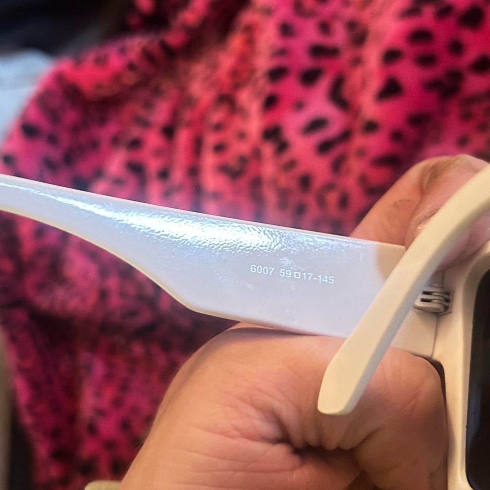 Louis Vuitton Cyclone White Sunglasses - Picture 9 of 9